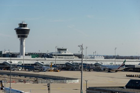 immagine esterna dell' aeroporto di dubai