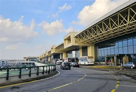   Terminal 1 dell'Aeroporto di Milano Malpensa - FAQ domande frequenti: check-in, bagagli, sicurezza, gate, lounge, arrivi, trasporti, Malpensa Express e servizi utili per i passeggeri.